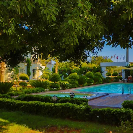 Hotel Lara Garden 4*